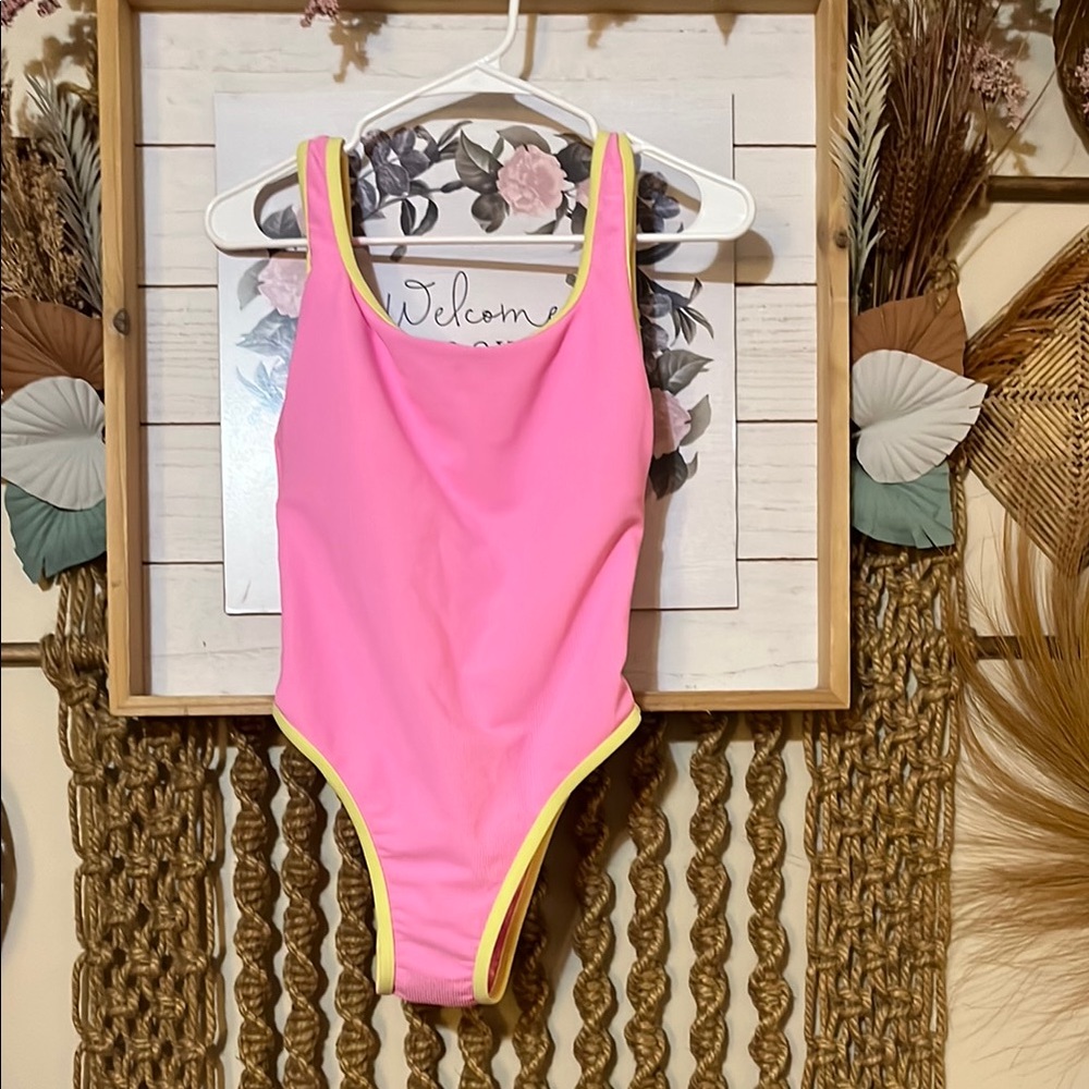 New without tags LainSnow swimsuit size medium